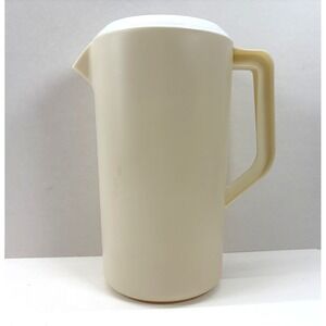 Vintage Rubbermaid #2445 Cream 2 1/4 Quart Pitcher w/ Slotted White Lid EUC